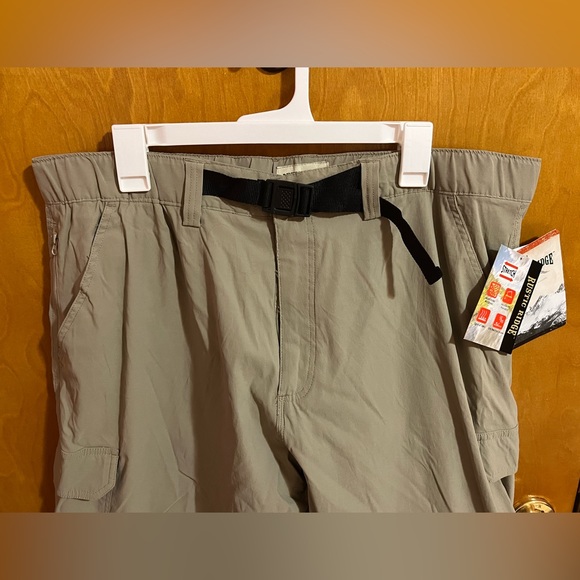 NEW Men’s Rustic Ridge Olive Green Convertible Zip-Off Hiking Cargo Pants. 2X. - Picture 3 of 16